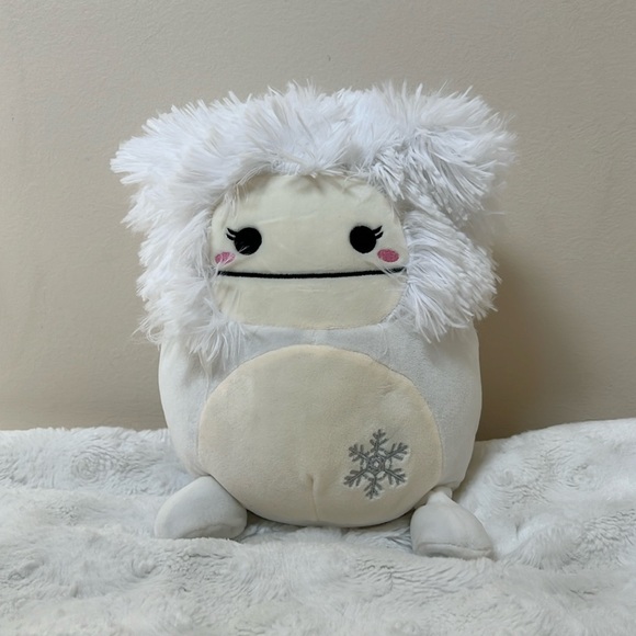 SQUISHMALLOWS 8 INCH 'EVER' THE BIG FOOT - Picture 1 of 3